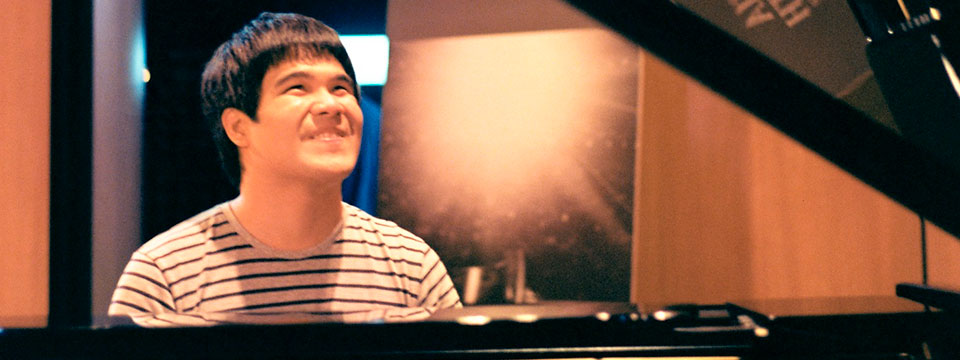 Ni guang fei xiang (Touch of the Light)