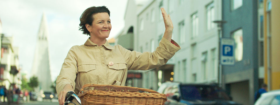 Kona fer í stríð (Woman at War)