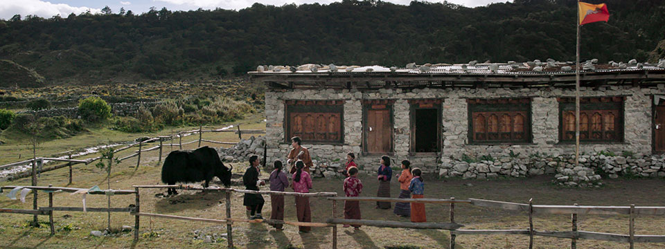 Lunana: A Yak in the Classroom